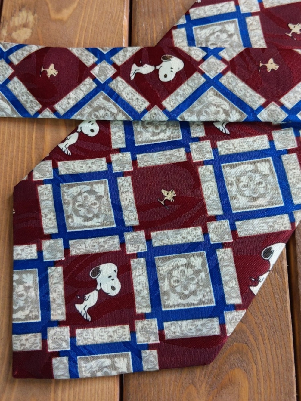 Vintage Peanuts Snoopy & Woodstock Burgundy Diamond Geometric Necktie